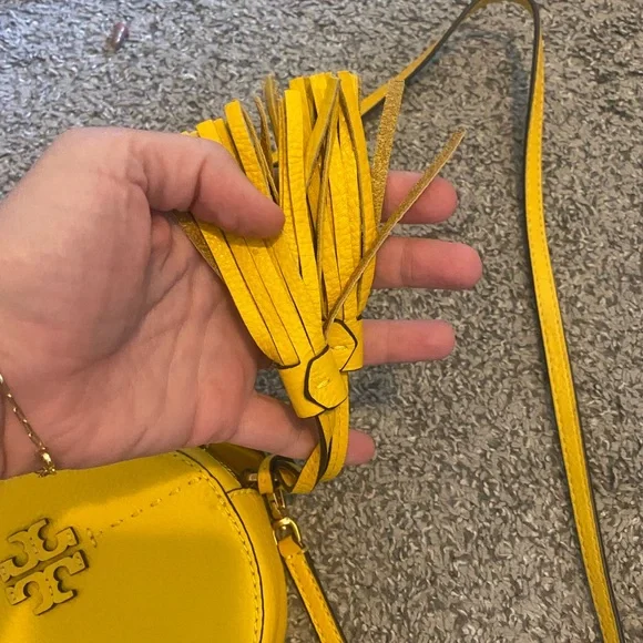Tory Burch McGraw Round Leather Yellow Marigold Crossbody Purse Bag Tassels - Picture 5 of 9